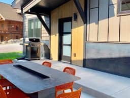 Good Medicine Luxury Cabin II by Golf Course - Image 3