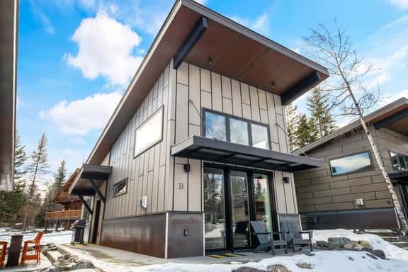 Luxury Cabins by Whitefish Golf Course (Sleeps 14) - Image 1