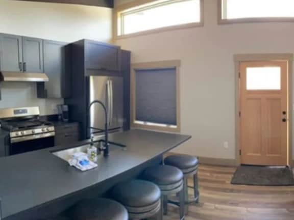 Stryker Luxury Cabin II by Golf Course - Image 3