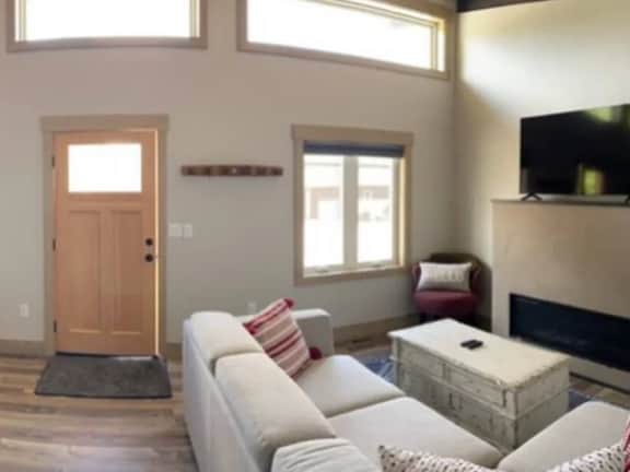 Stryker Luxury Cabin II by Golf Course - Image 5