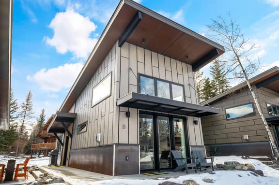 Luxury Cabins by Whitefish Golf Course (Sleeps 14) - Image 1