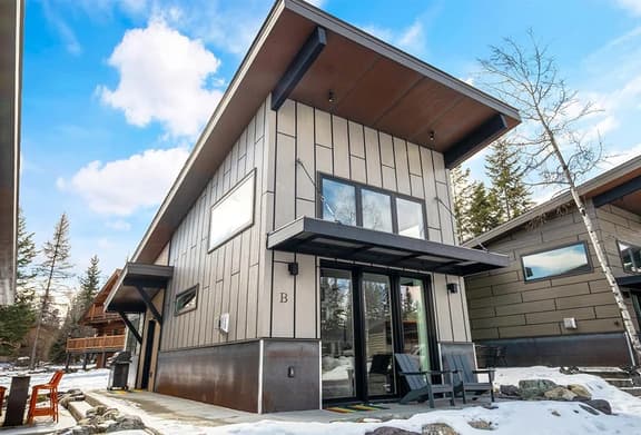 Good Medicine Luxury Cabin II by Golf Course - Image 1
